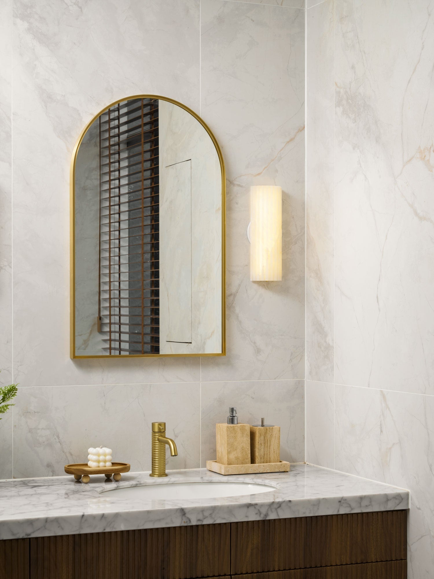 Alabaster Serenity Wall Lamp