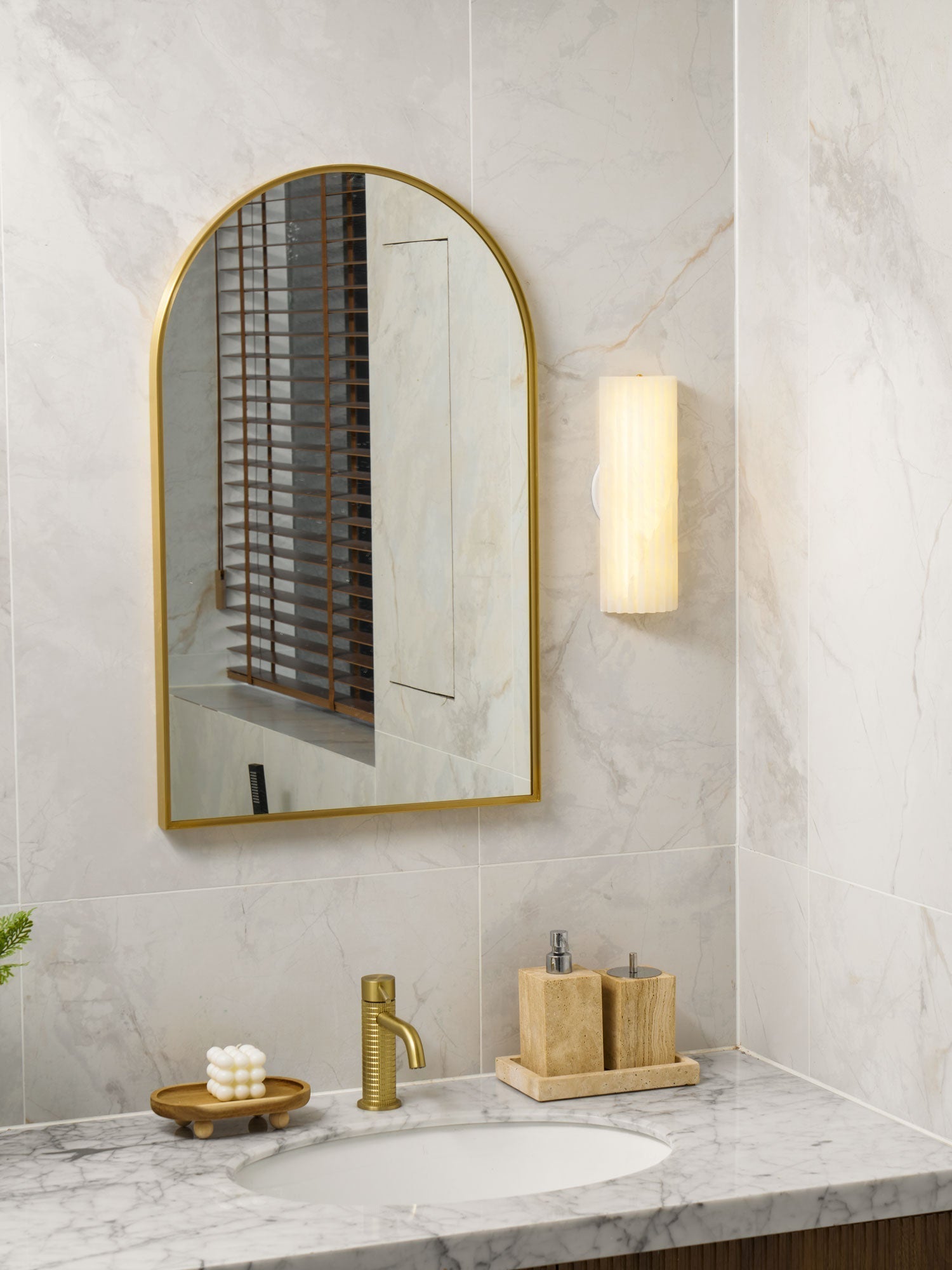 Alabaster Serenity Wall Lamp