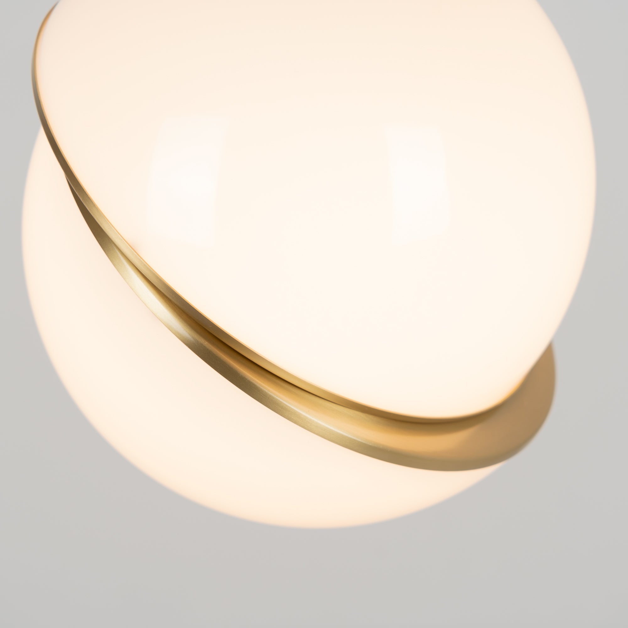 Seluna Crescent Pendant | Modern Lunar-Inspired Lighti