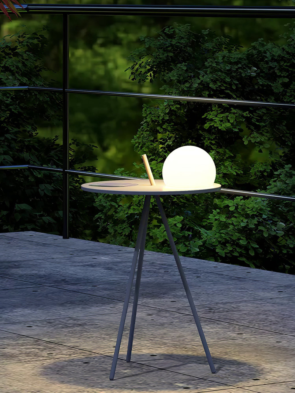 Solara Tripod Solar Outdoor Lamp