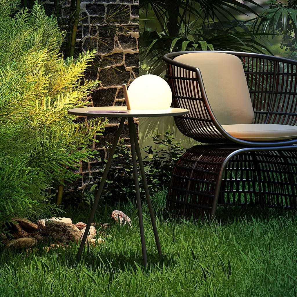 Solara Tripod Solar Outdoor Lamp